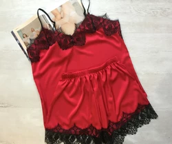 Женская шелковая пижама майка и шорты красная
